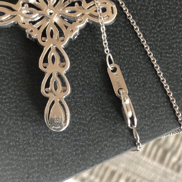 Blue sapphire and Diamond cross necklace - Picture 7 of 10